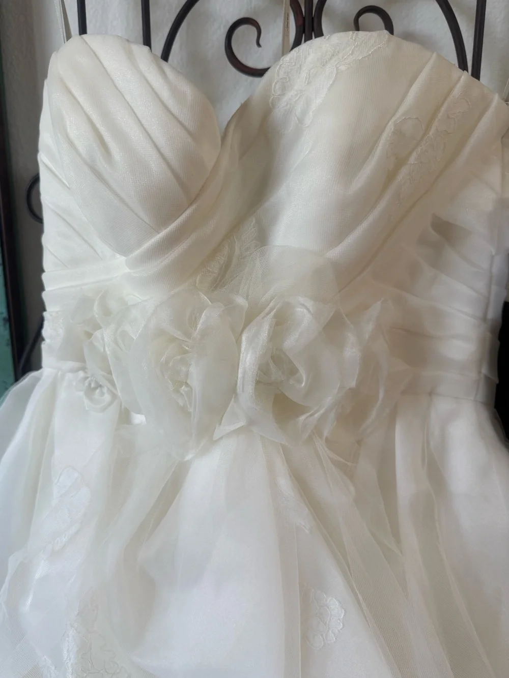 WHITE by Vera Wang Strapless Bubble Hem Rosette Dress NWT Size 0 & hair piece. - Picture 4 of 13